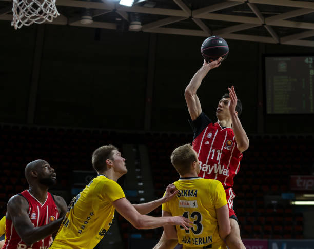 她却表现出 她却表现出