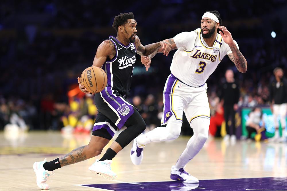 以压倒性的 以压倒性的