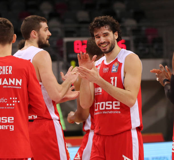 用实际行动 用实际行动