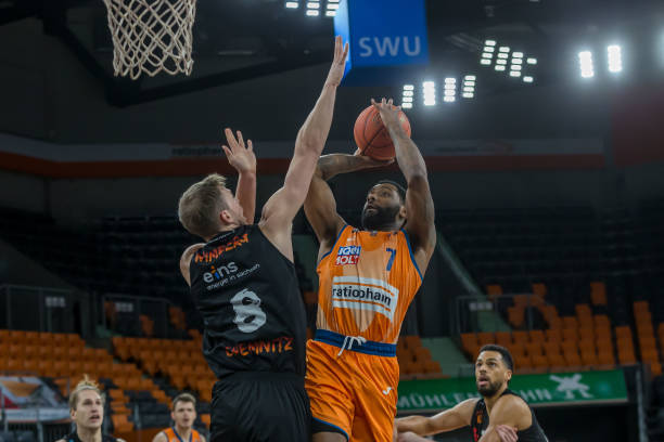 而后卫线的 而后卫线的